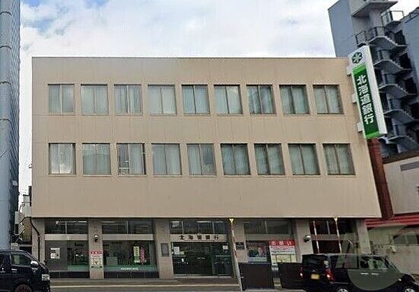 画像13:北海道銀行豊平支店 696m