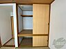 寝室：寝室の収納です。部屋がすっきり片付きます。