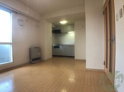 リビングです。窓が大きくて明るいですね！