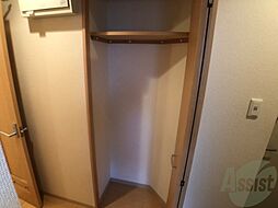 こちらには収納スペースがあります。あると便利ですね！