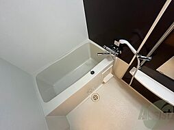 広々したバスです。疲れを癒すのに欠かせませんね！