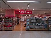 ダイソーイオン吹田店 徒歩9分。 660m