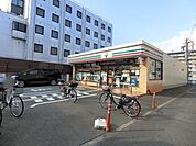 セブンイレブンJR茨木駅西店 徒歩3分。 220m