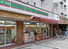 周辺：ローソンストア100 LS鶴里店（72m）