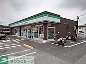 ファミリーマート 本庄児玉東店 徒歩12分。 890m