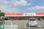 ドラッグストアセキ鴻巣栄町店 徒歩5分。 370m