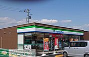 ファミリーマート館林富士見町店 徒歩18分。 1380m