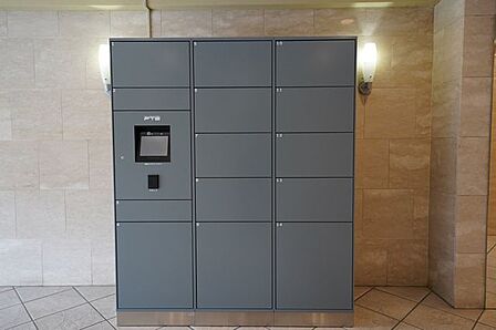 宅配ボックスがございます。