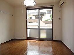 アクシス 102 1階1Kのリビング/ダイニング