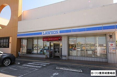 ローソン 豊見城豊崎店 260m