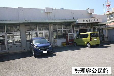 勢理客公民館 580m