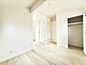 室内：2号棟  ■落ち着いた色合いのお部屋で穏やかな時間を楽しめます