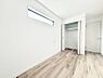 室内：1号棟  ■落ち着いた色合いのお部屋で穏やかな時間を楽しめます