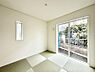 室内：1号棟  ■落ち着いた色合いのお部屋で穏やかな時間を楽しめます