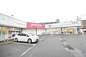 ゆめマート筥松 徒歩11分。スーパー 870m