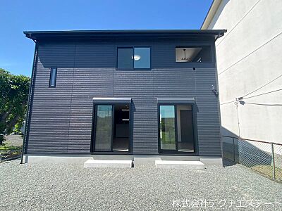 外観：太陽光6.8kw　V2H対応