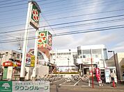 ライフ指扇店 徒歩10分。 770m