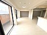 室内：グレーアクセントクロス採用　16.7帖LDＫ