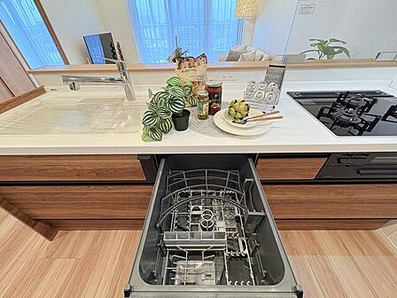 浄水器・食洗機付 高級感のあるガラストップコンロはお手入れも楽々です