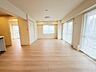 室内：角住戸につき2面採光です　
