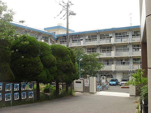 画像15:霧丘小学校(350m)