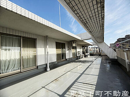 日当たりがよく、開放感のあるバルコニー。
