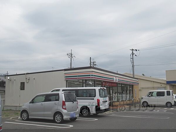 画像18:セブンイレブン　甲南町新治店まで400メートル