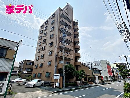 日常生活に必要な施設が徒歩圏内にそろった、暮らしやすい住環境です。