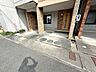 駐車場：しっかり土間打ちされているので、駐輪スペースも確保でき、土で靴が汚れる心配もありません！ 