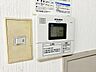 設備：給湯機は浴室と台所にリモコンがあり、どちらからでも操作可能。呼出機能もついて便利 