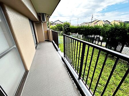 【バルコニー】 陽当たり良好で、晴れた日には洗濯物がカラッと乾きますね