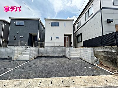 外観:【1号棟】完成しました! ・整形地 ・4LDK ・LDK16.9帖、隣接和室4帖 ・全居室収納完備 ・リビング階段 ・2部屋からアクセスできるバルコニー ・防犯カメラ ・並列駐車場2台可 外観:【1号棟】完成しました! ・整形地 ・4LDK ・LDK16.9帖、隣接和室4帖 ・全居室収納完備 ・リビング階段 ・2部屋からアクセスできるバルコニー ・防犯カメラ ・並列駐車場2台可