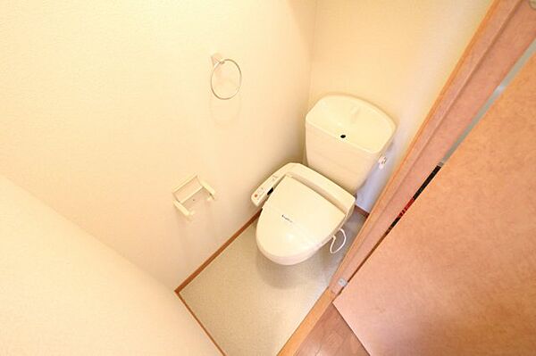 画像17:快適な温水洗浄便座付きトイレ