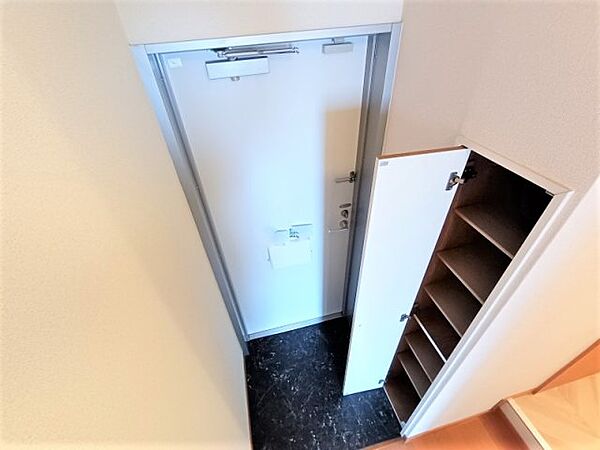 画像5:玄関スペースには下駄箱スペースがあります。