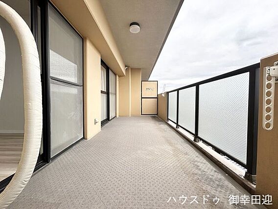 ■空の下の開放...