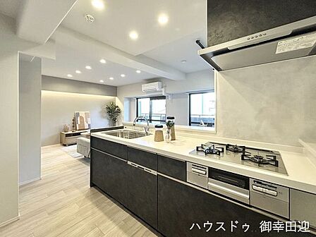 ■家族の「美味しい」が集まる舞台■高い機能性と美しいデザインを両立。料理する人も、待つ人も、笑顔になれる場所です。