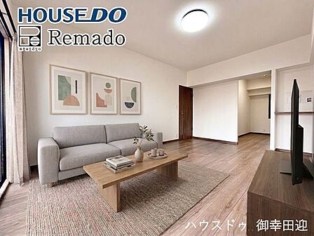 ■家族の笑顔が集う中心地■お気に入りの家具を迎え、窓からは心地の良い光が差し込みます。※CGで家具を配置しています。