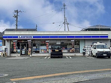 ローソン 熊本麻生田三丁目店 710m