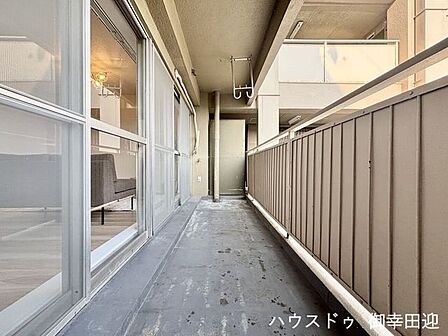 ■空の下の開放的な特等席■日光浴や読書、外の空気を感じながらリフレッシュ。暮らしを豊かにする、もう一つの心地よい空間です。