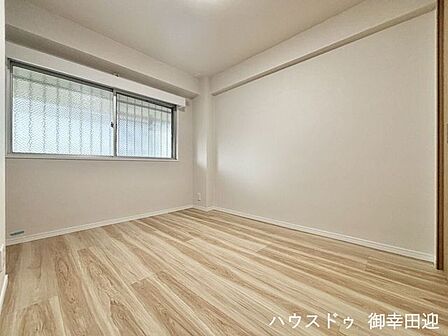 ■4.8帖洋室■寝室、書斎、趣味の部屋。家族の成長やライフスタイルに合わせ、様々な使い方ができる快適な空間です。