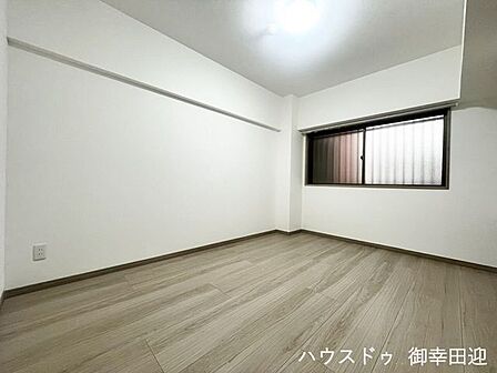 ■6.1帖洋室■寝室、書斎、趣味の部屋。家族の成長やライフスタイルに合わせ、様々な使い方ができる快適な空間です。