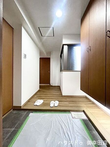 ■「しまう」が叶える美しい玄関■大容量のシューズボックスがあることでいつも整理された、気持ちの良い「家の顔」を保てます。