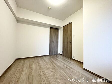 ■5.6帖洋室■心からリラックスできる静けさ、上質な眠りで、毎日をリセットします。明日への活力を養う空間です。