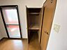 収納：ハンガーパイプ付の収納です