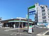 周辺：ファミリーマート（240m）