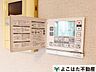設備：足元から部屋全体をやさしく暖める床暖房を採用。風を起こしにくいためホコリが舞いにくく、乾燥しすぎにくい快適な室内環境を実現。寒い季節も家族みんなが心地よく過ごせます。