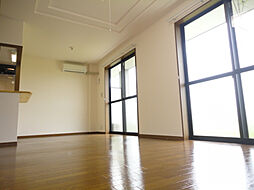 エリートメゾン 102 1階1LDKのリビング/ダイニング