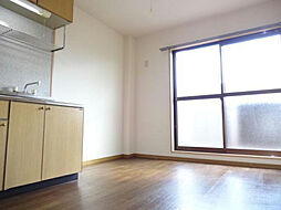 近江鉄道八日市線 太郎坊宮前駅 徒歩4分の賃貸アパート 1階2DKのリビング/ダイニング