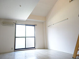 ウルル　21 206 2階ワンルームのリビング/ダイニング