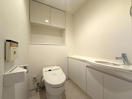 清潔感のあるシンプルで使いやすいトイレです